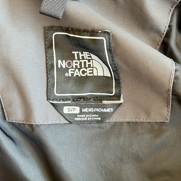 NorthFace Men’s 3 in 1 coat. Gray/Blk, Sz S, Waterproof shell detachable puffer - Picture 16 of 16
